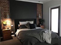 Executive Villa private 2 bedroom in ideal location - Click Find