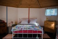 Funky Yurt on Acreage - Click Find