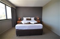 Gladstone Reef Hotel Motel - Click Find