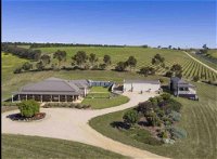 Harry Scotts Farmhouse At Vineyard - Renee