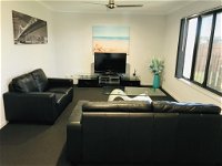 Hervey Bay Holiday Home - Click Find