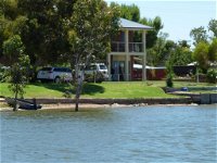Lake Boga Waterfront Holiday House - Internet Find