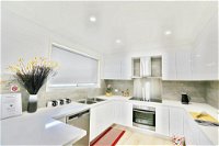 Modern 4-Bedroom House near Singleton CBD Hunter Valley - Click Find
