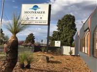 Moonraker Motor Inn - Internet Find