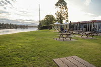 Moruya Waterfront Hotel Motel - Internet Find