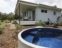 Noosa Hinterland Country Cottage 'Tru-Blu' - Seniors Australia