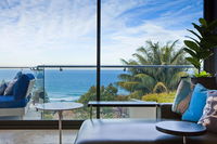 Ocean Vista Luxury Home at Curl Curl - Internet Find