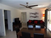 Palmgrove 2 - Rainbow Beach Pet Friendly Fully Fenced Air Conditioned Five Minutes To Beach