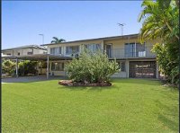 Private Abode and Handy location with a pool - Seniors Australia