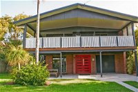 Red Door Beach House - Marcoola Beach - PET FRIENDLY FOXTEL WIFI 500 BOND Linen Supplied - Australian Directory