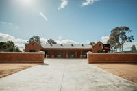 Red Waratah Accommodation - Click Find