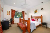 Relaxing Queen Sized Room With En-Suite - Suburb Australia