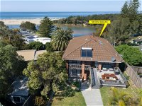 Seven Smiles - riverside location and ocean views - Internet Find