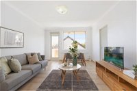 Spacious apartment in trendy Sydney neighbourhood - Internet Find