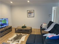 Spacious Rooms Home-Stay with Free Wifi - Seniors Australia