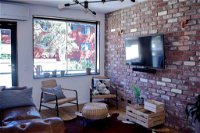 Stylish Modern Apartment Located In Marrickville - Internet Find
