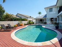 Super Sized Family Retreat With a Pool - Seniors Australia