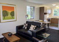 Superb 2 BR Apartment Minutes to CBD- Cen8 - Click Find