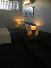 Tall Timbers Motel - Click Find