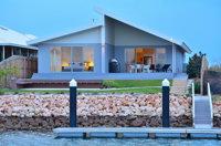 The Carnarvon Luxury Canal Home - Renee