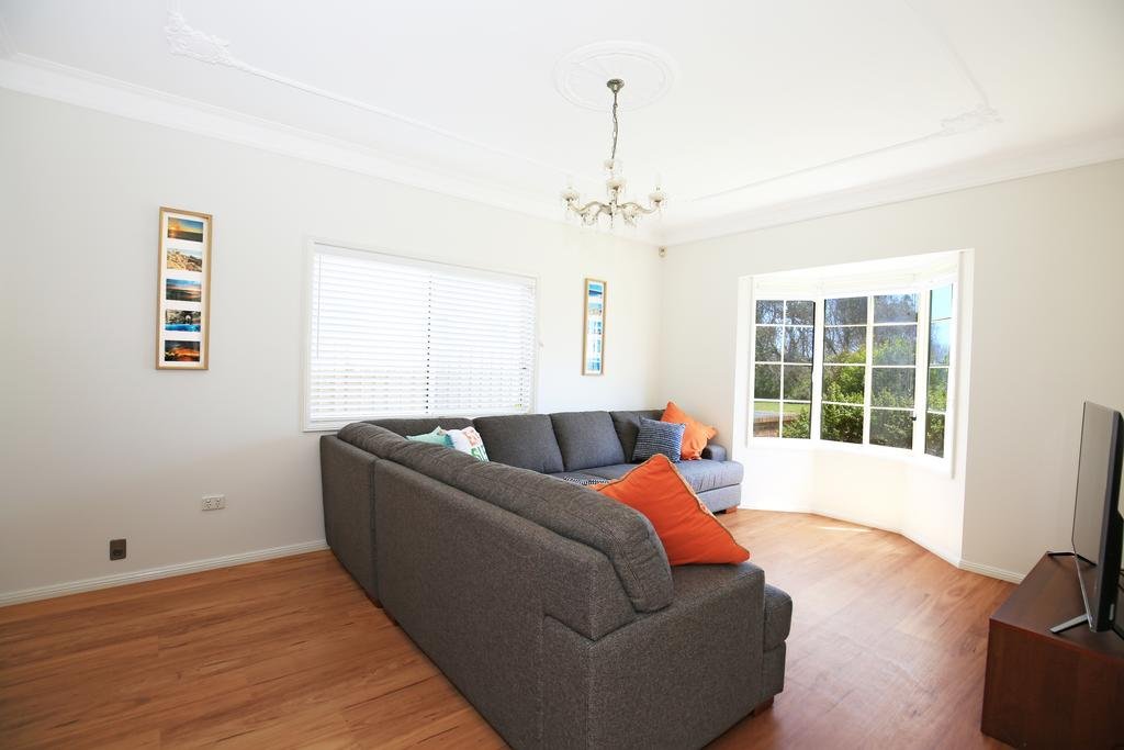 The Crescent - Pet Friendly - 1 Min To Beach - thumb 2