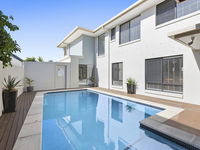 The Doggy Beach House At Salt - Realestate Australia