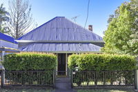 The Grey House - Qld Realsetate