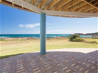 The Whale Watcher' 1/6 Birubi Lane - waterfront unit with stunning views level access