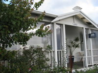 Three Chimneys Bed and Breakfast Boutique Guest House - Australian Directory