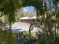 Tin Can Bay Motel - Click Find
