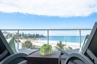 Top Floor Kings Beach Views With Private Rooftop Terrace with spa bath - Seniors Australia