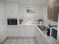 Torquay Beach Holiday House - Click Find