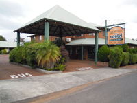 Tree Top Walk Motel - Renee