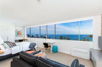 Ultrachic executive beach apartment - Click Find