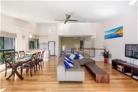 Unit 1 Rainbow Surf - Modern two storey townhouse with large shared pool close to beach and shop - Seniors Australia