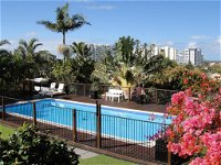 Villa with Views  Pool - Suburb Australia