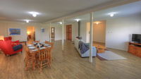 Village Stays Coldstream Gallery Bungalow - Click Find