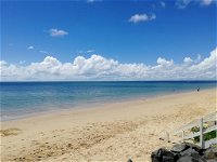 Walk to Beach Queenslander HOME in CBD Hervey Bay - Click Find