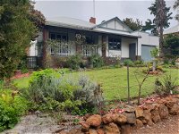 Walnut Cottage - 2 bedroom pet friendly country cottage - Australian Directory