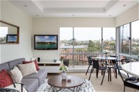 Waterside Mosman Bay Apartment w Stunning Views - Click Find