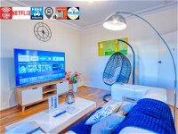 Wollongong station holiday house with Wi-Fi75 Inch TV NetflixParkingBeach