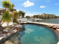 Yulunga 20 - 4 BDRM Canal Home with Pool - Internet Find