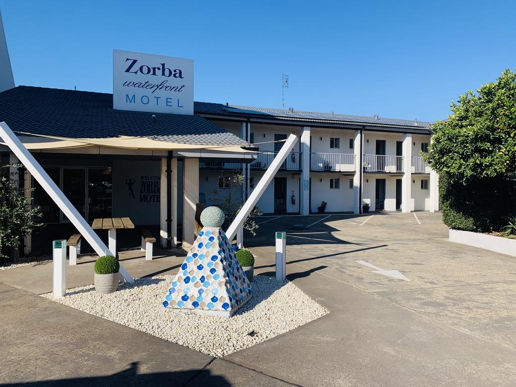 Zorba Waterfront Motel - thumb 0