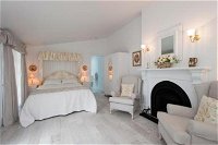 White Dove Cottage Bed  Breakfast - Internet Find