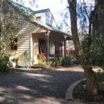 Ballarat cottages incorporating yarrowee cottage  Admirals cottage