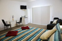Honeybee Country Accommodation - Click Find