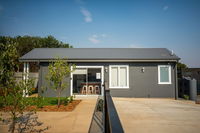 Kirsten Accommodation Parkes - DBD