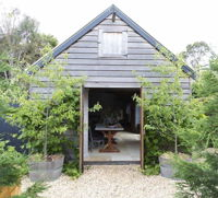 Elm Cottage Barn - Click Find