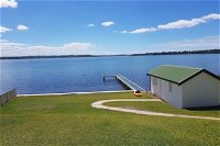 Lake Escape - Lake Macquarie - Click Find