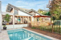Sunny Family Beach House - Realestate Australia